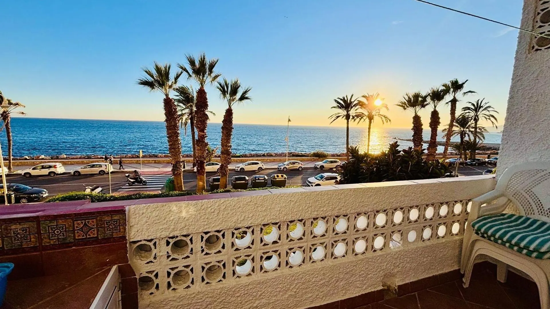 Magnificent Apartment On The Beachfront Альмуньекар Испания