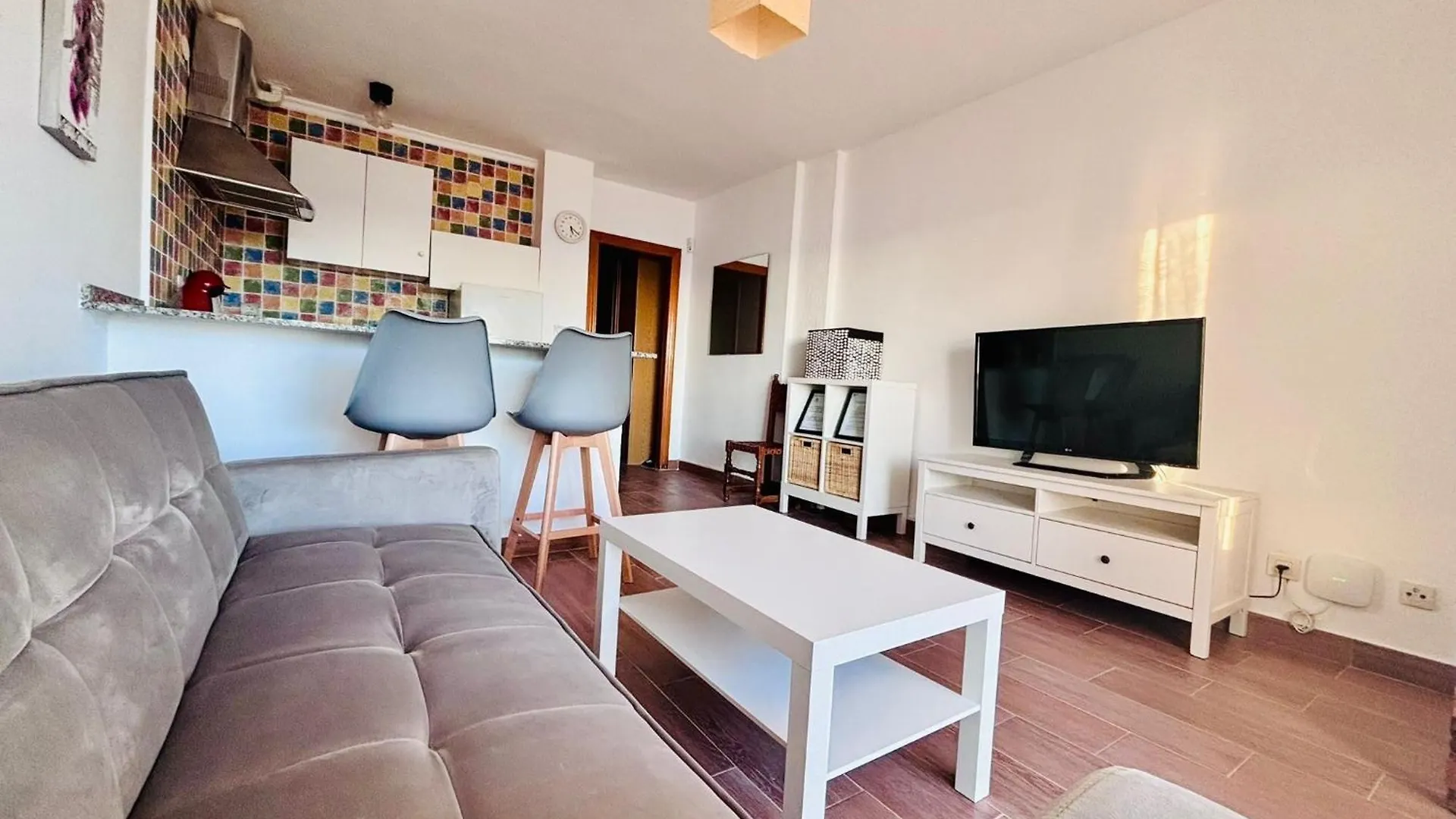 Magnificent Apartment On The Beachfront Альмуньекар