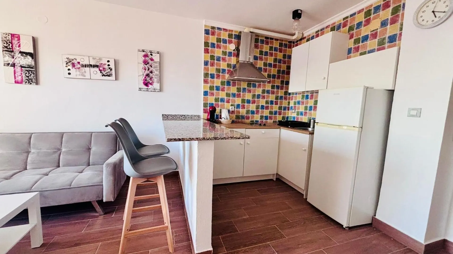 Magnificent Apartment On The Beachfront Альмуньекар