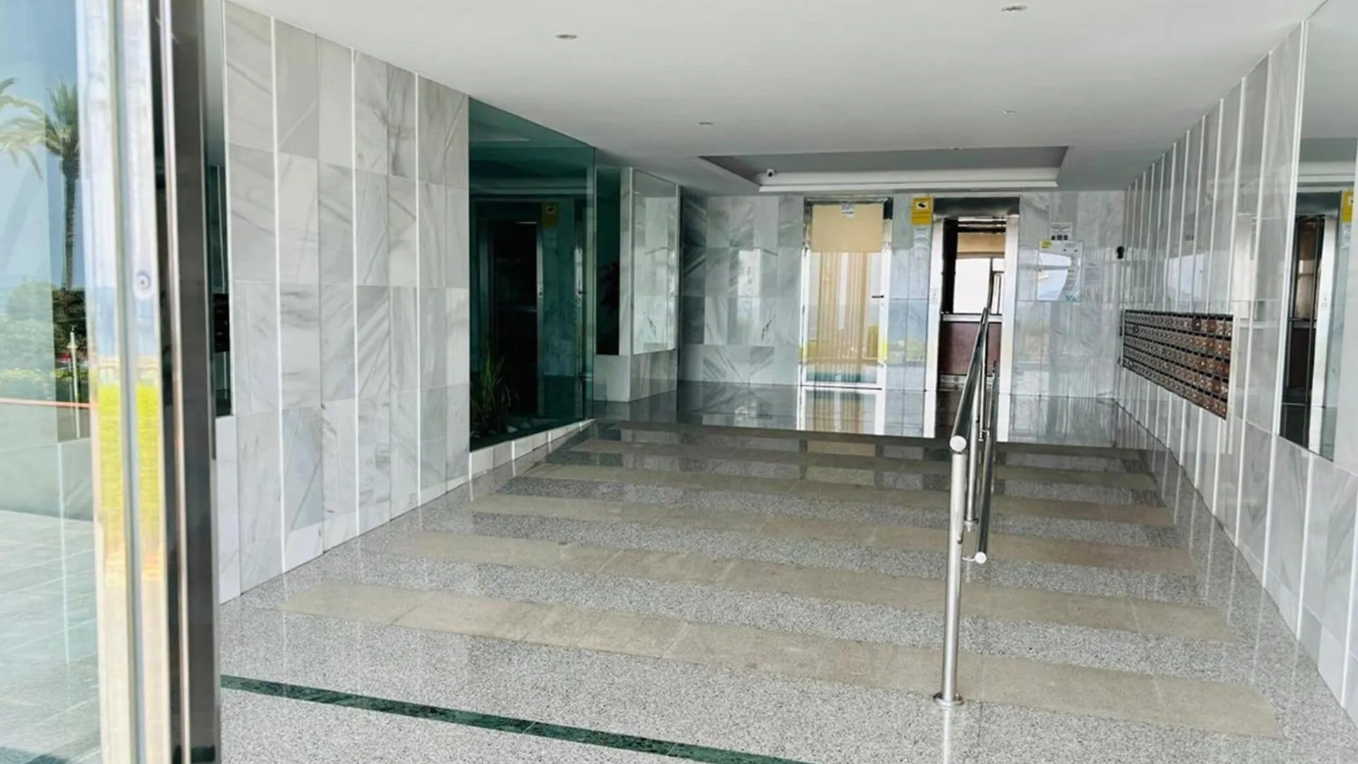 Magnificent Apartment On The Beachfront 阿尔姆尼卡