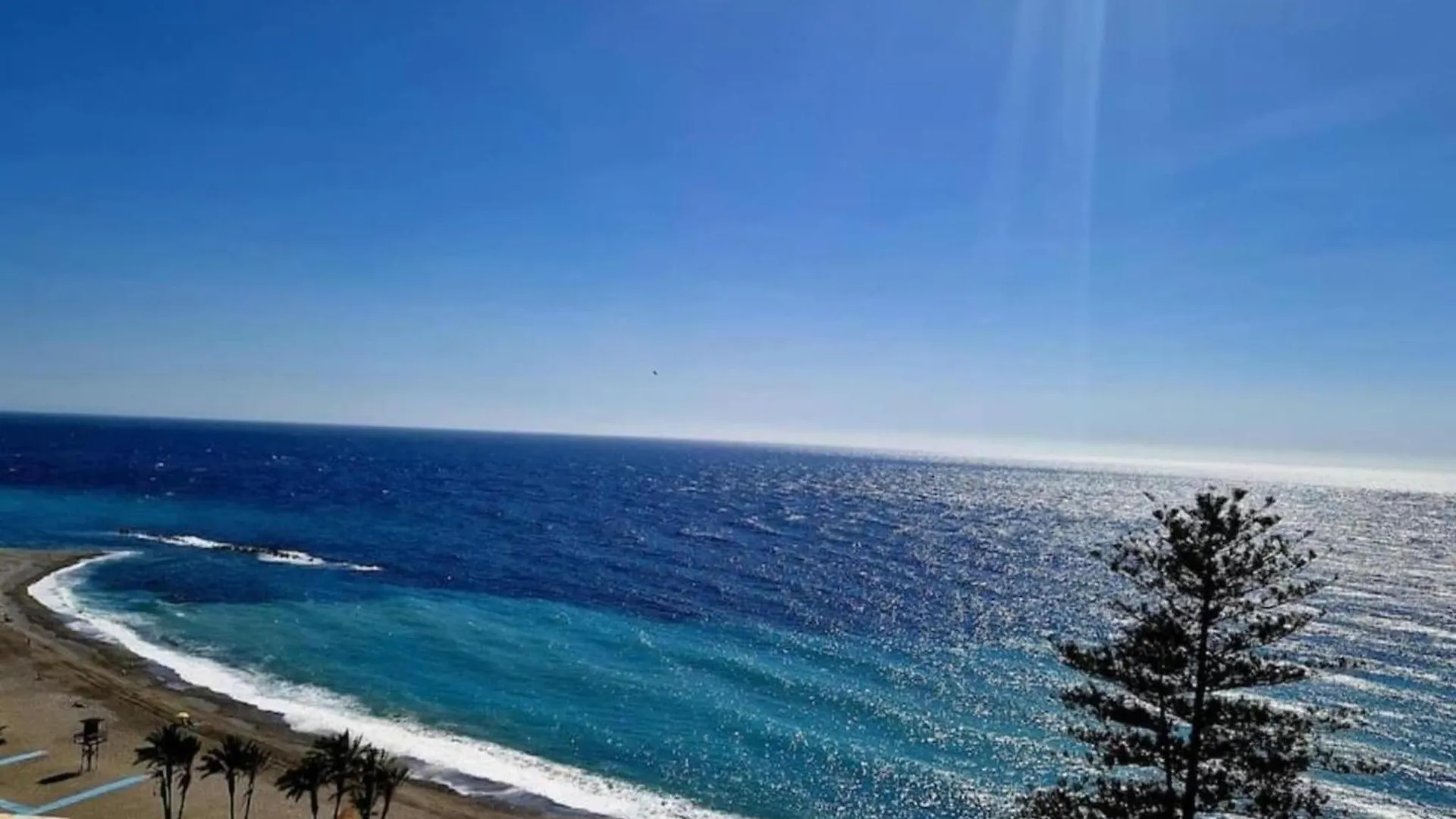 Magnificent Apartment On The Beachfront 阿尔姆尼卡